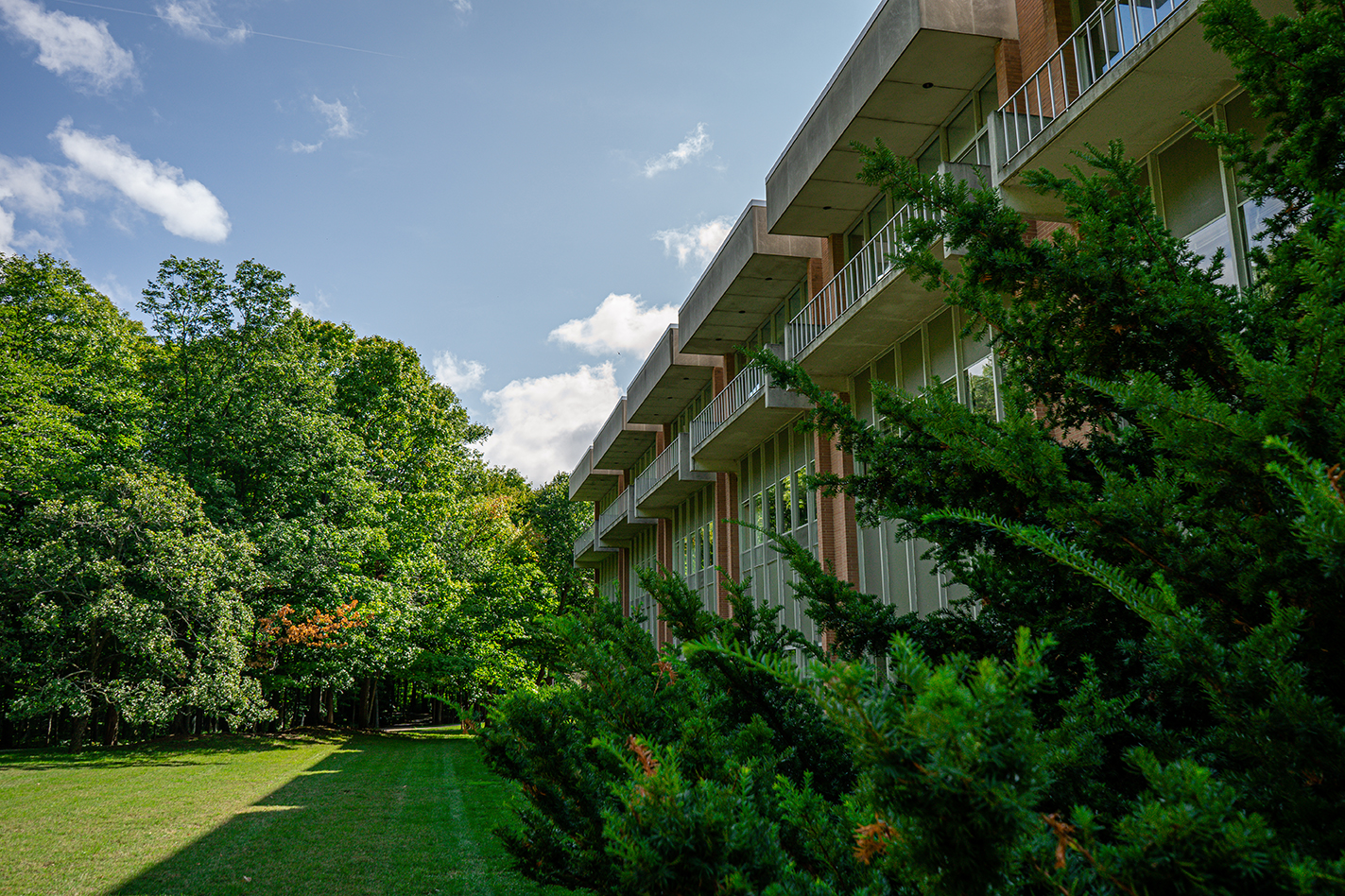 Holmes Dining Hall from the Sanford Natural Area side